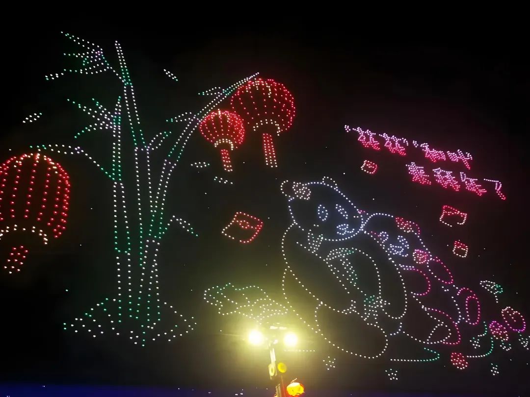 无人机舞蹈编程_无人机的编程与表演艺术的结合_编程无人机比赛视频