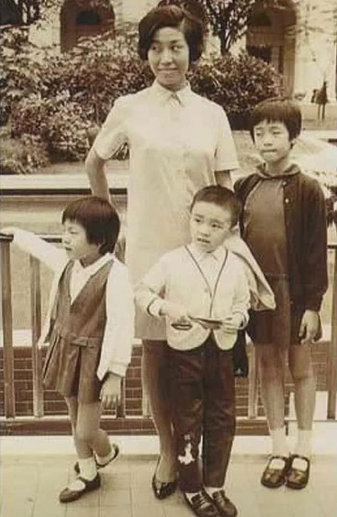 周星驰电影中出现的武术_周星驰在武术片中的演出_周星驰武术指导