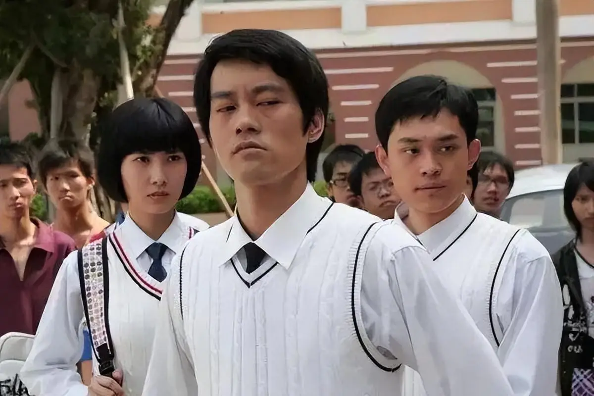 周星驰武术功底视频_周星驰在武术片中的演出_周星驰武术指导