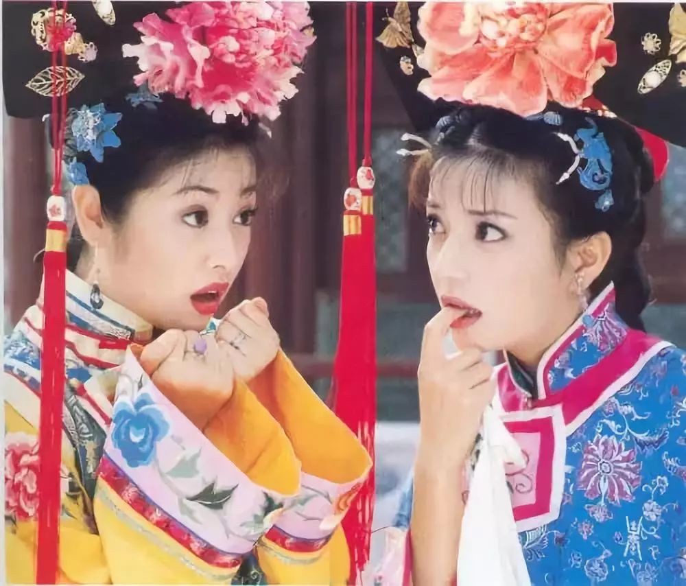 简爱的情感发展历程_私奴生活_金巧巧的私生活与情感历程