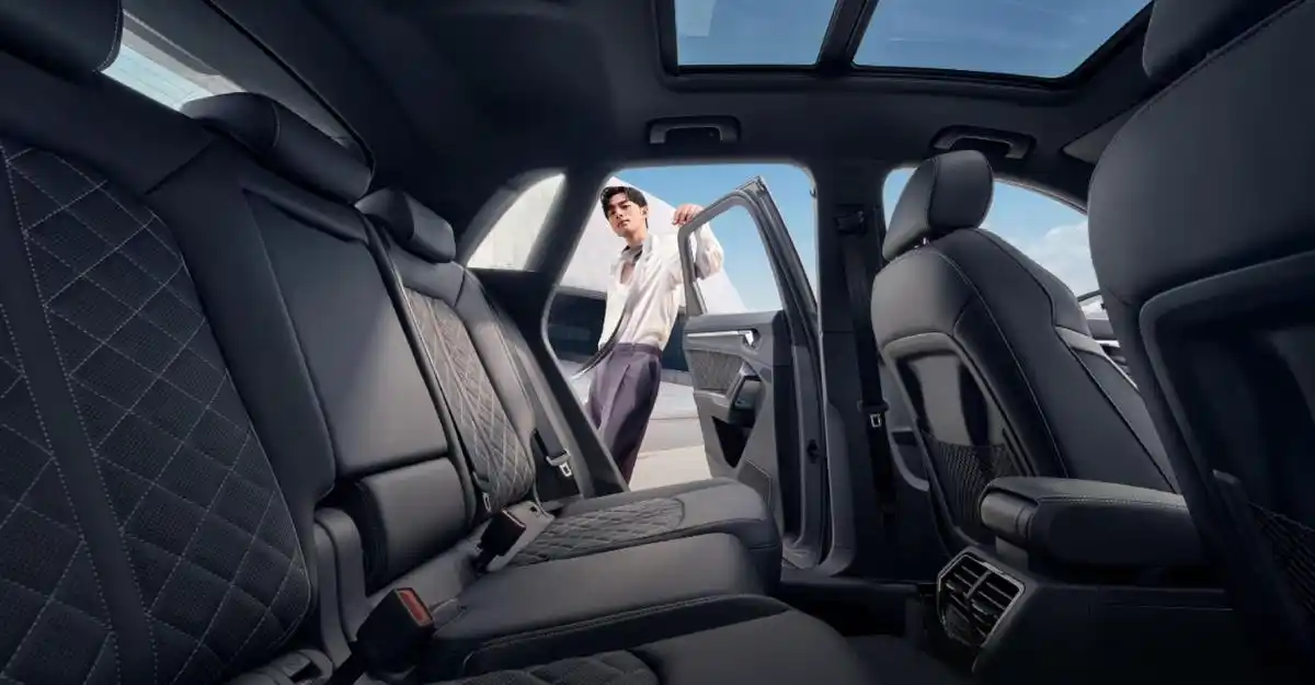 宾利豪华suv_探索宾利豪华体验的每一个细节_豪华宾利细节探索体验怎么样