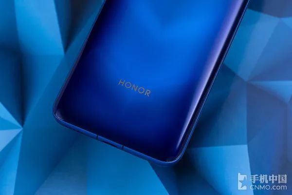 荣耀手机镜头往后翻的是哪一款_荣耀手机的镜头是什么的_评测荣耀的拍照效果：从镜头到成像