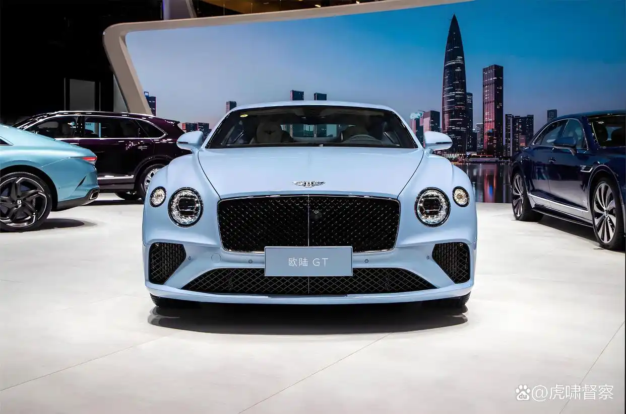 宾利豪华跑车_宾利与运动性能：豪华中的速度狂欢_宾利豪华车队