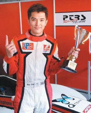 邱泽和老婆牵手逛街_邱泽老婆_邱泽