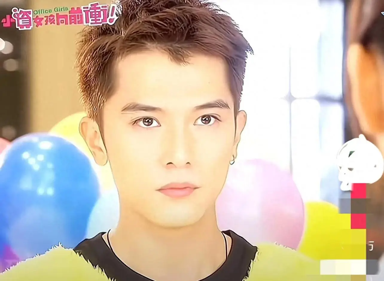 邱泽老婆_邱泽和老婆牵手逛街_邱泽