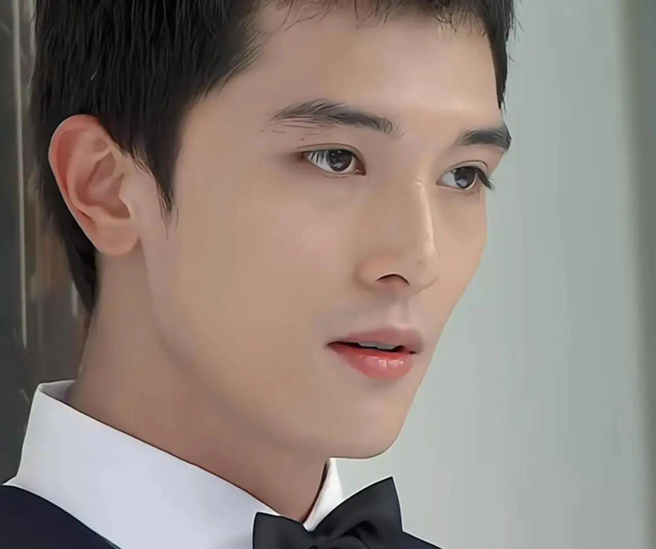 邱泽_邱泽老婆_邱泽和老婆牵手逛街