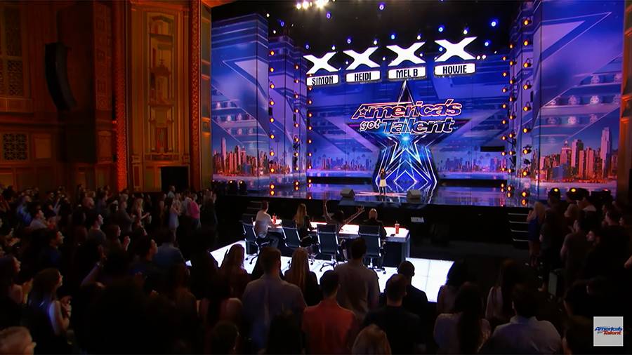 邓紫棋在舞台上的精湛表演，打动现场每一个人_邓紫棋舞台_邓紫棋表演视频