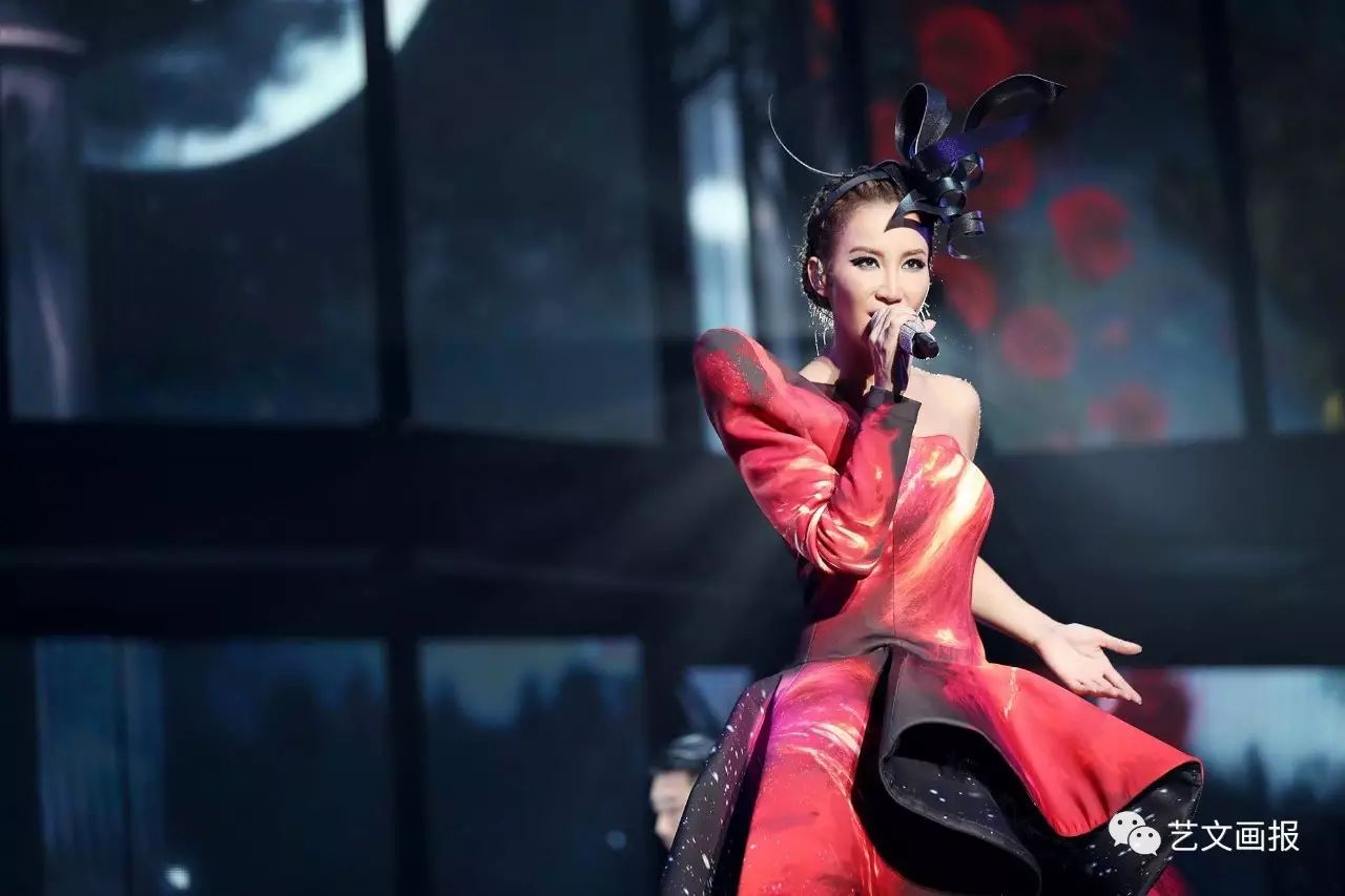 邓紫棋现场_邓紫棋舞台_邓紫棋在舞台上的精湛表演，打动现场每一个人