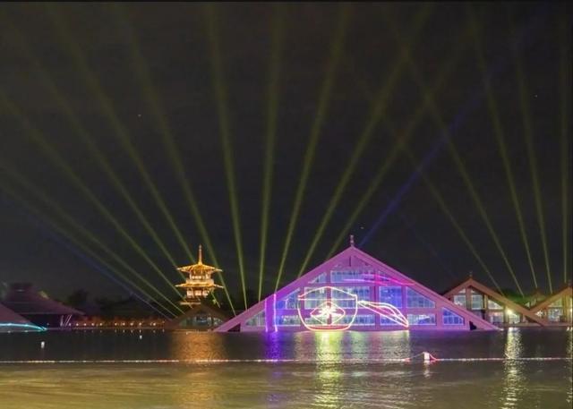 无人讲解_坛胡博轩讲述张辛昕的故事_如何通过无人机表演讲述故事?