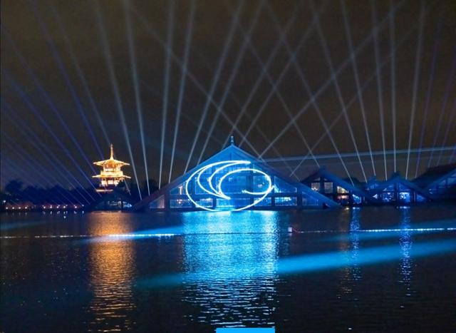 如何通过无人机表演讲述故事?_坛胡博轩讲述张辛昕的故事_无人讲解