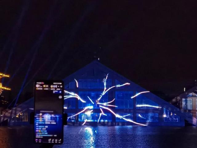 如何通过无人机表演讲述故事?_无人讲解_坛胡博轩讲述张辛昕的故事