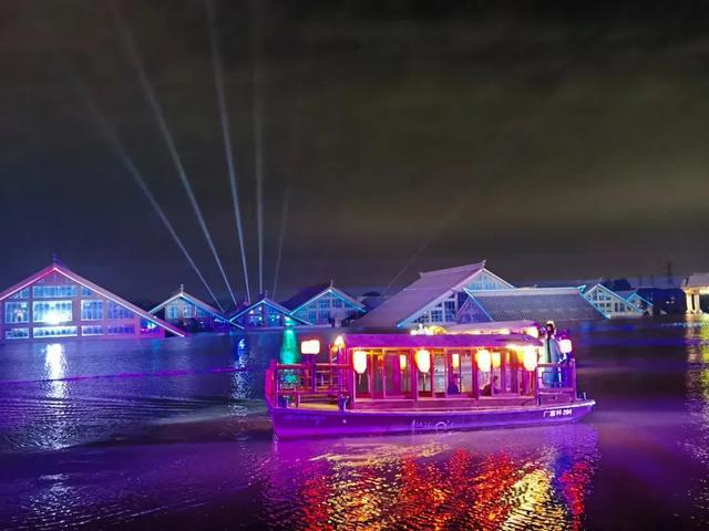 坛胡博轩讲述张辛昕的故事_如何通过无人机表演讲述故事?_无人讲解