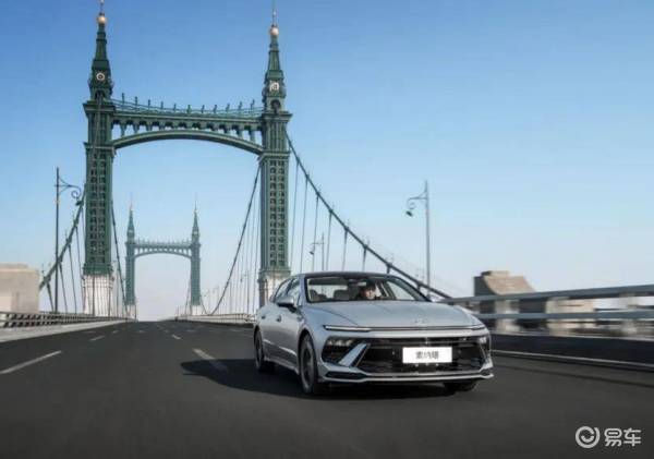 小米松开悬挂_小米汽车悬挂臂叉连杆独特功能_什么是CDC减震器？小米汽车的独特之处 7.前双叉臂与后五连杆：小米汽车悬挂设计