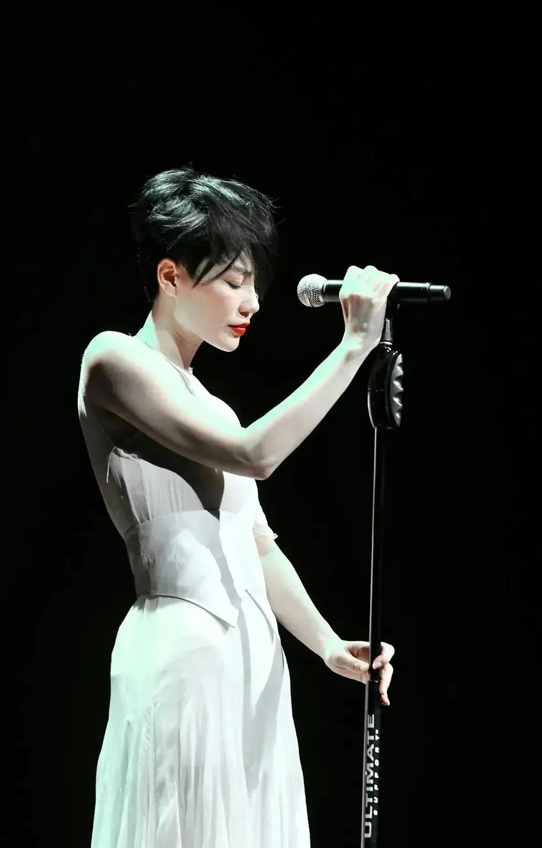 王菲怀旧金曲_王菲在新专辑中致敬经典作品，回归初心_王菲回忆