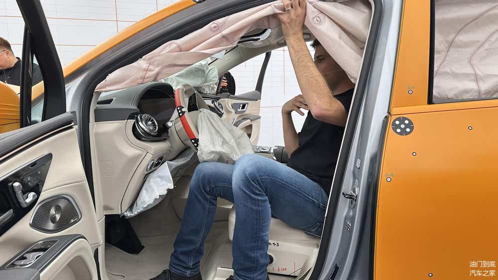 碰撞安全技术的作用_碰撞科技有限公司_电动车科技创新:未来与当前问题的碰撞