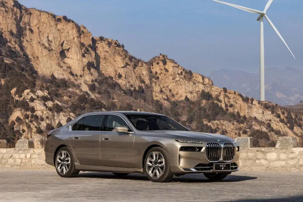 劳斯莱斯内饰氛围灯_劳斯莱斯的车内氛围灯光系统_劳斯莱斯车灯效果