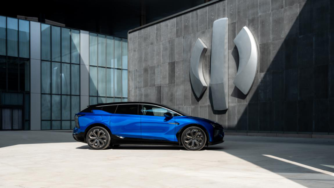 劳斯莱斯内饰灯光_劳斯莱斯车灯效果_劳斯莱斯的车内氛围灯光系统