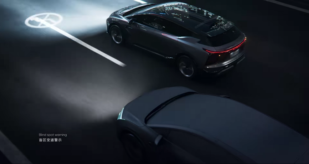 劳斯莱斯内饰灯光_劳斯莱斯的车内氛围灯光系统_劳斯莱斯车灯效果