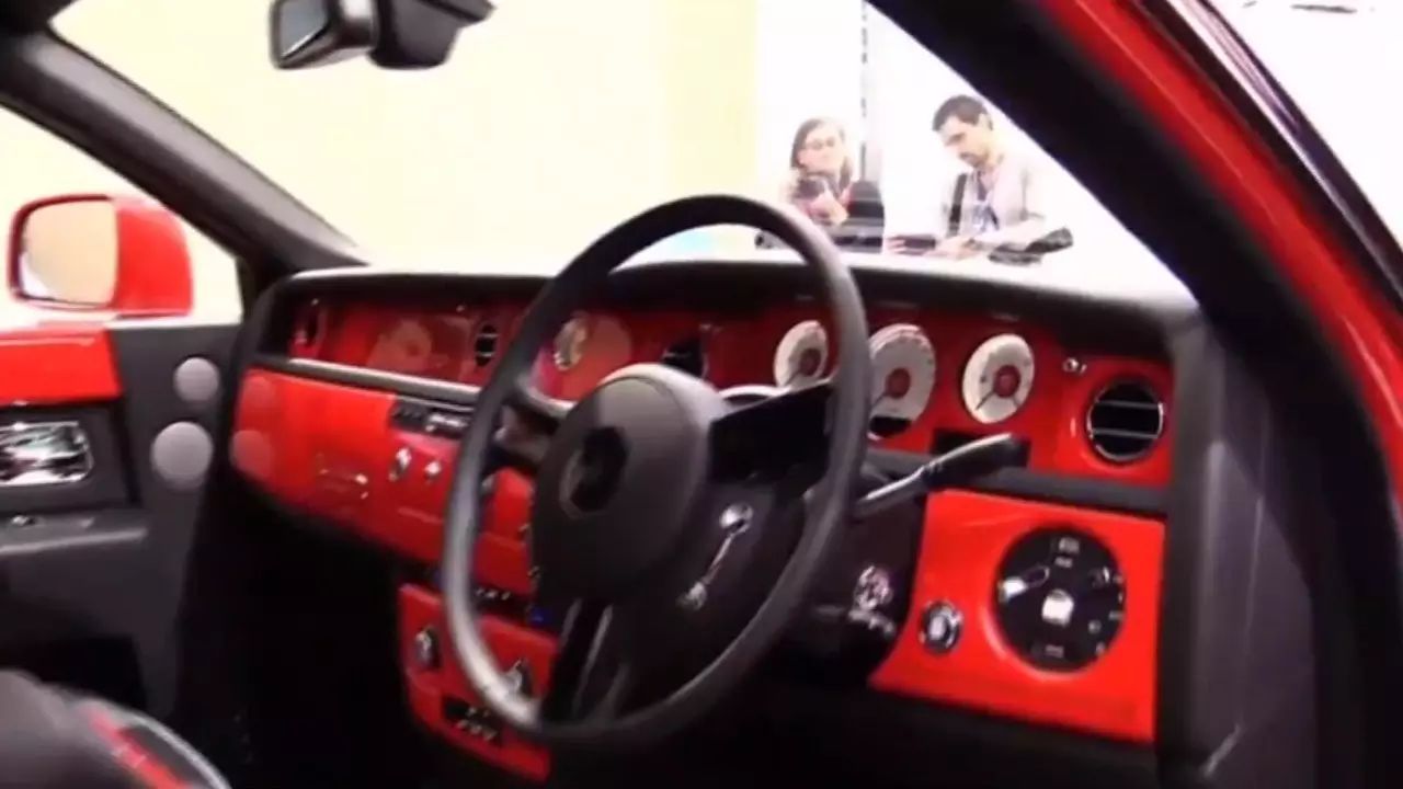 劳斯莱斯车内功能介绍_劳斯莱斯的车内氛围灯光系统_劳斯莱斯内饰功能