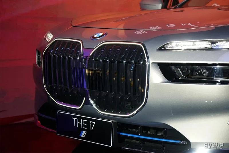 劳斯莱斯内饰灯光_劳斯莱斯内饰氛围灯_劳斯莱斯的车内氛围灯光系统