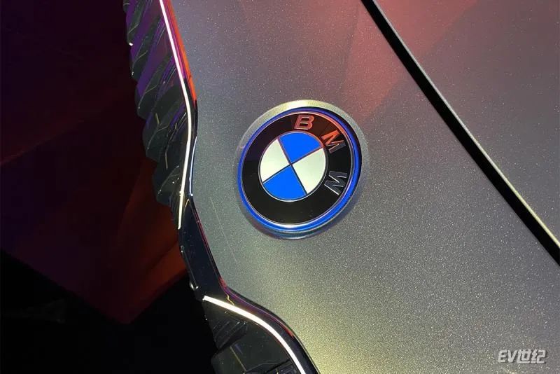 劳斯莱斯内饰灯光_劳斯莱斯内饰氛围灯_劳斯莱斯的车内氛围灯光系统