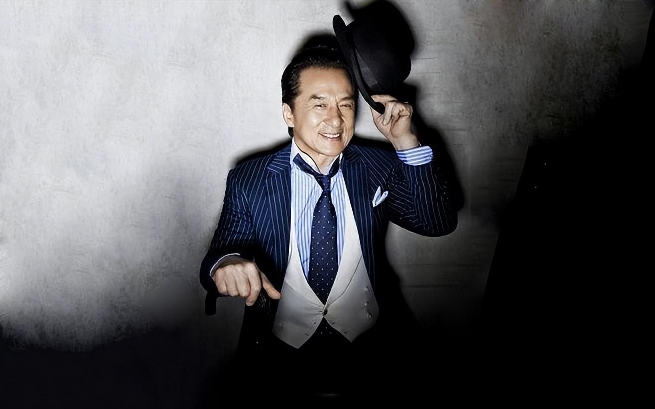 成龙与其他动作明星的比较_成龙明星动作比较好的是谁_成龙最佳动作设计