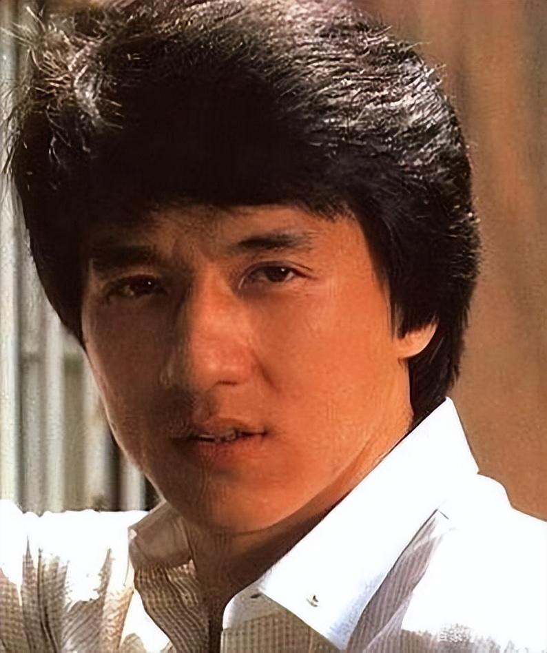 成龙明星动作比较好的是谁_成龙与其他动作明星的比较_成龙最佳动作设计