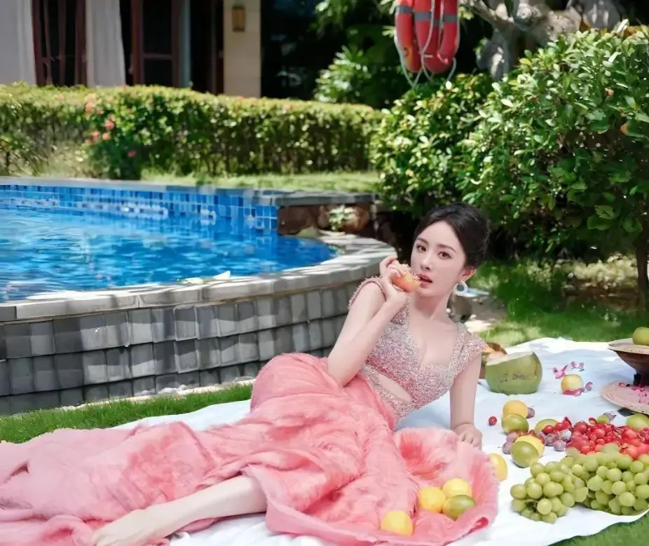 杨幂的励志故事与奋斗精神_杨幂励志故事1000字左右_杨幂励志语录关于努力